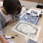 〈如意輪観音〉を制作中