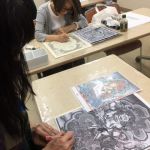 〈宝蔵神〉を制作中